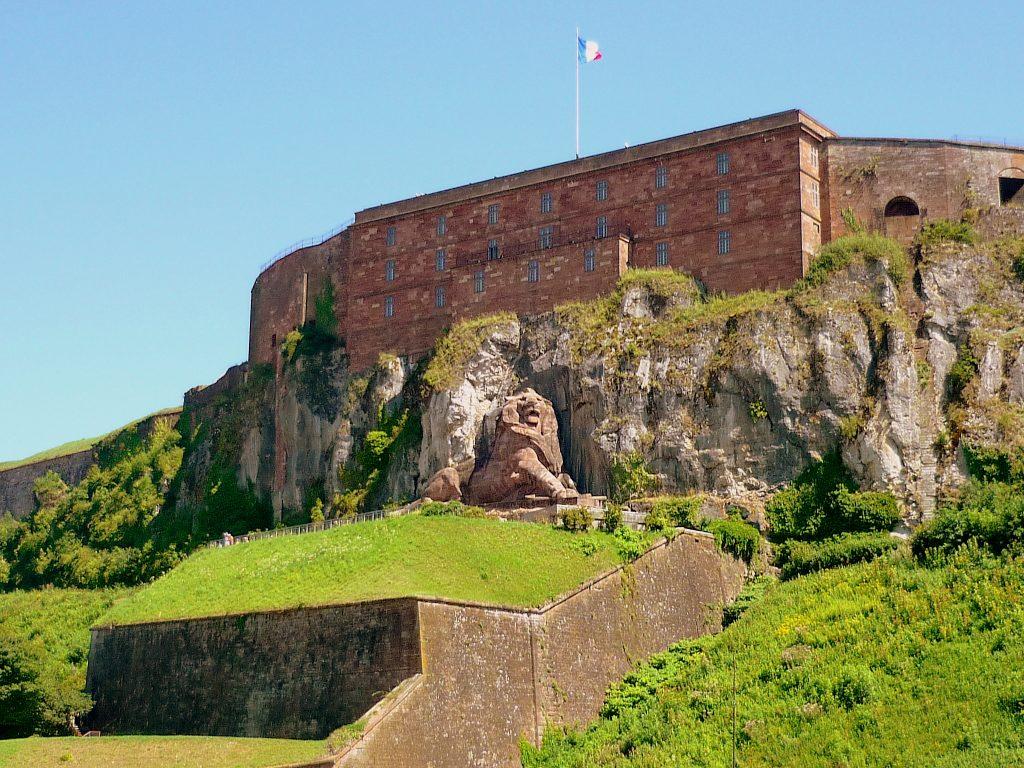 Image du lion de Belfort qui signifie que Hellow Digital est une agence de création de site web du 90.